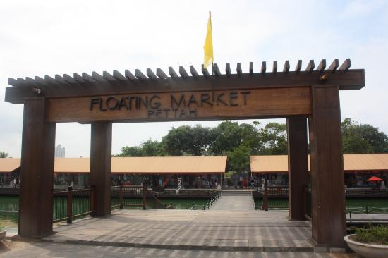 Pettah Floating Market